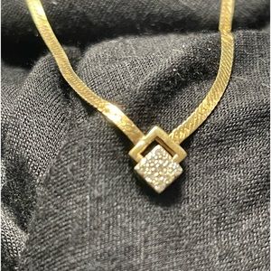 18k beautiful diamond and gold necklace.  Beautiful and luxurious